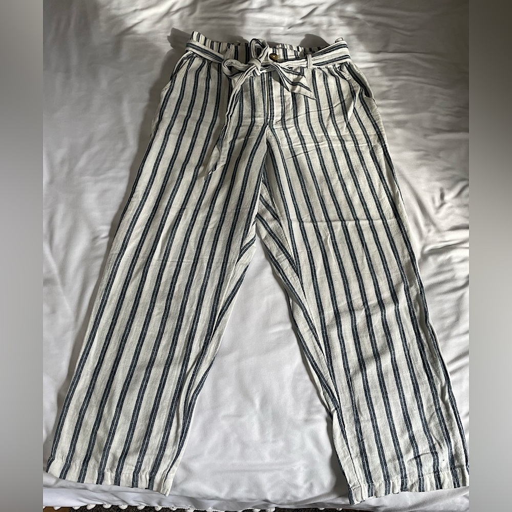American Eagle Striped Tapered Pants with Belt